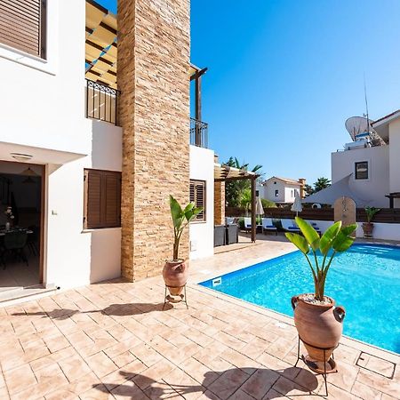 Villa Iris By Ezoria Villas Ajía Nápa Kültér fotó
