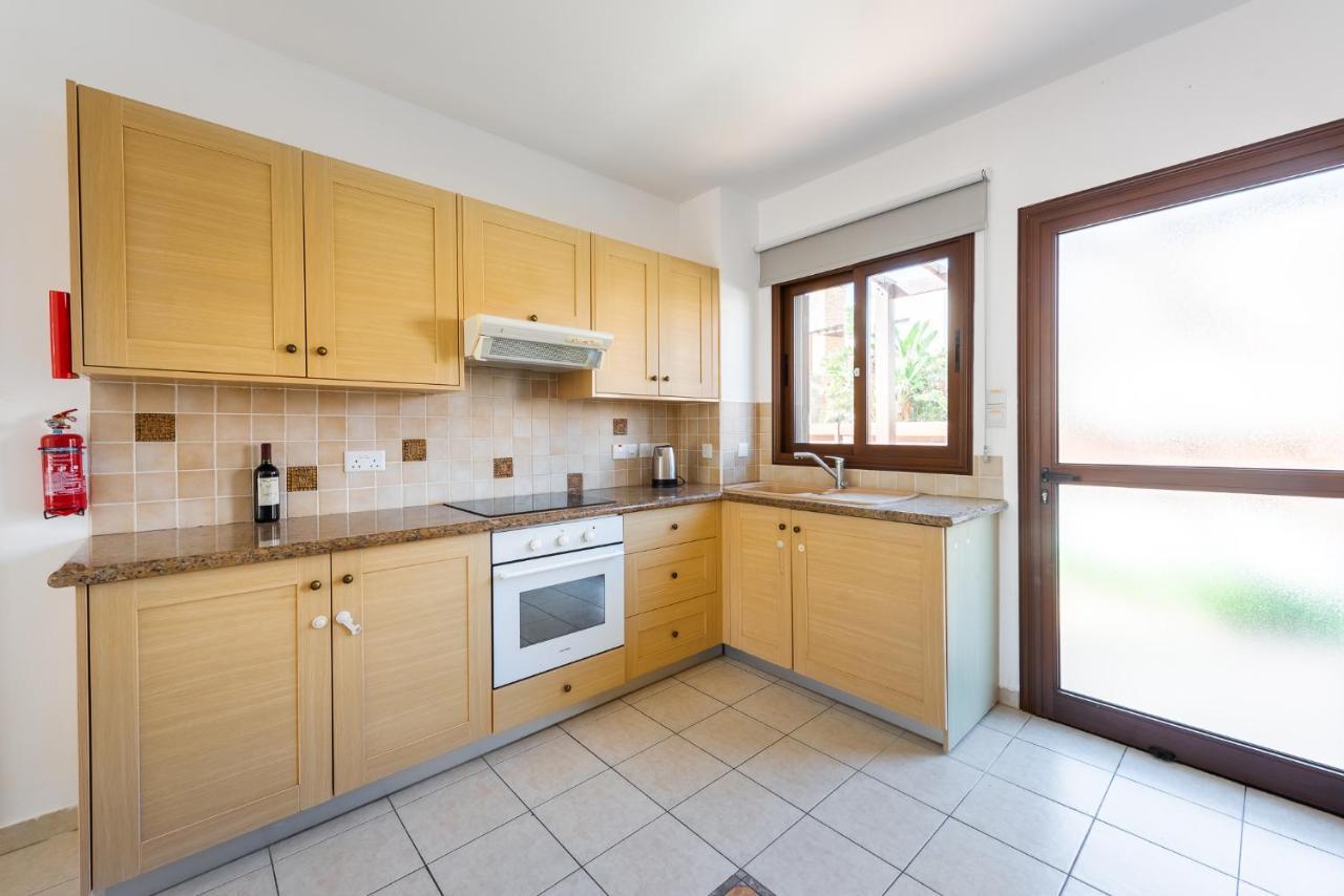 Villa Iris By Ezoria Villas Ajía Nápa Kültér fotó