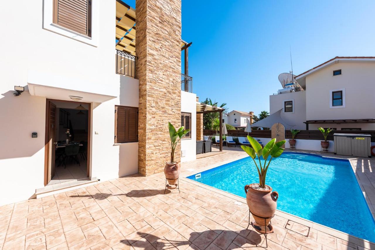 Villa Iris By Ezoria Villas Ajía Nápa Kültér fotó