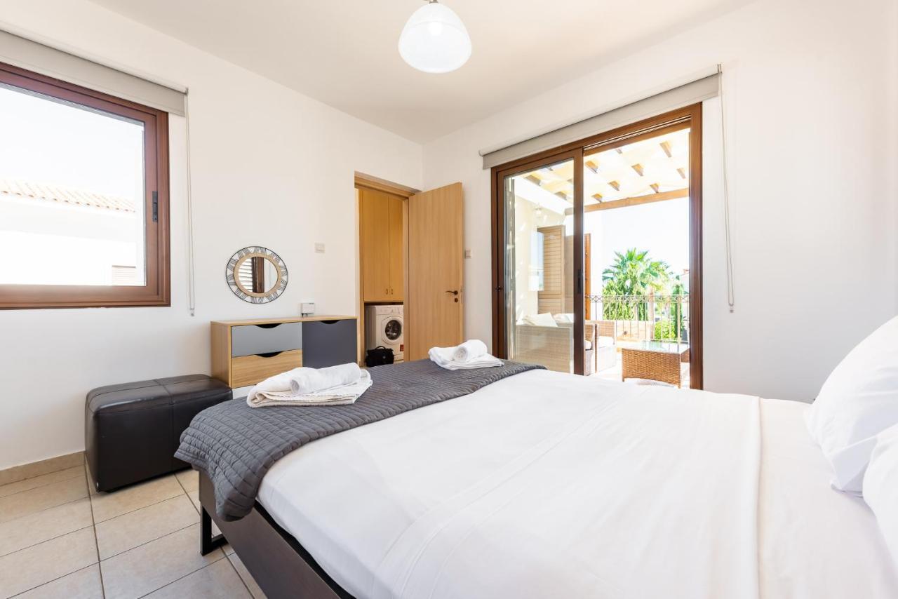 Villa Iris By Ezoria Villas Ajía Nápa Kültér fotó