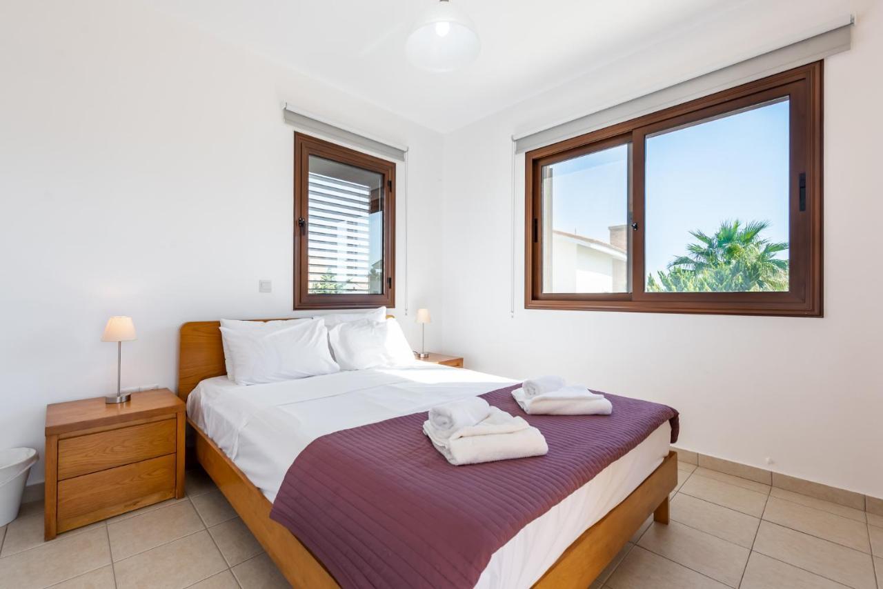 Villa Iris By Ezoria Villas Ajía Nápa Kültér fotó